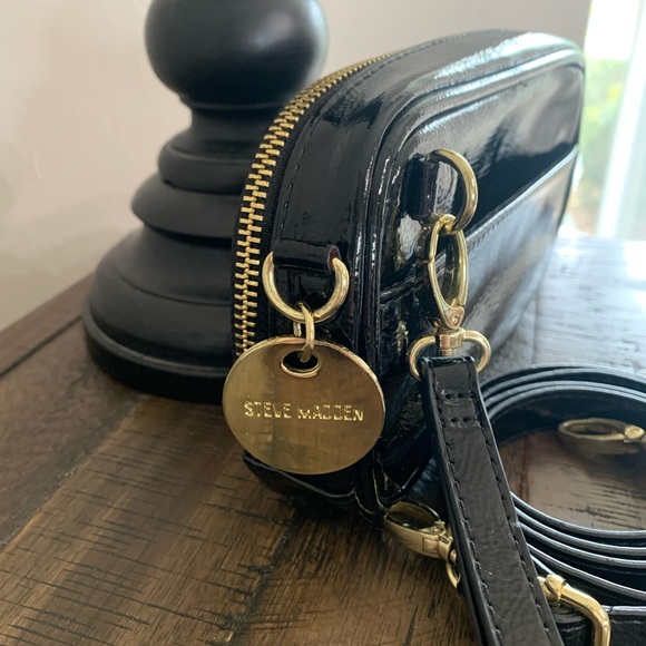 Steve Madden Black Patent crossbody/wristlet - Picture 9 of 10